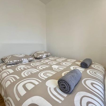 T2 Renove A 15 Min De Lyon Appartement Pierre-Bénite Buitenkant foto