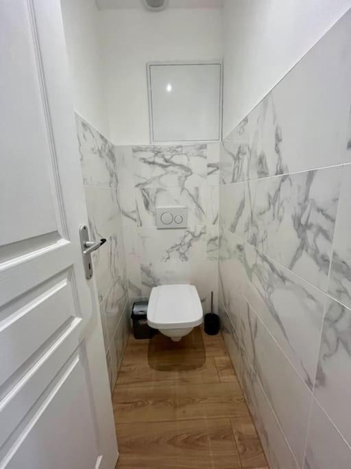 T2 Renove A 15 Min De Lyon Appartement Pierre-Bénite Buitenkant foto