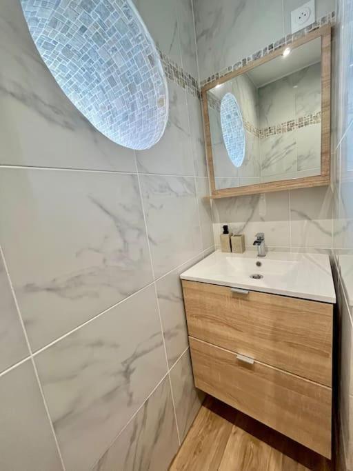 T2 Renove A 15 Min De Lyon Appartement Pierre-Bénite Buitenkant foto