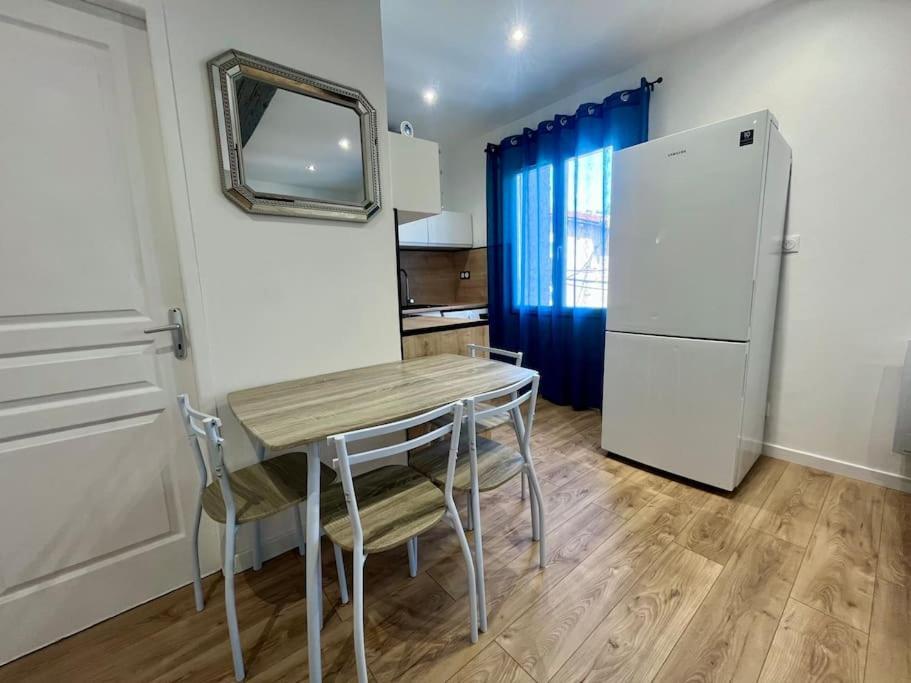T2 Renove A 15 Min De Lyon Appartement Pierre-Bénite Buitenkant foto